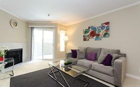 Hollywood Apartment With Balcony